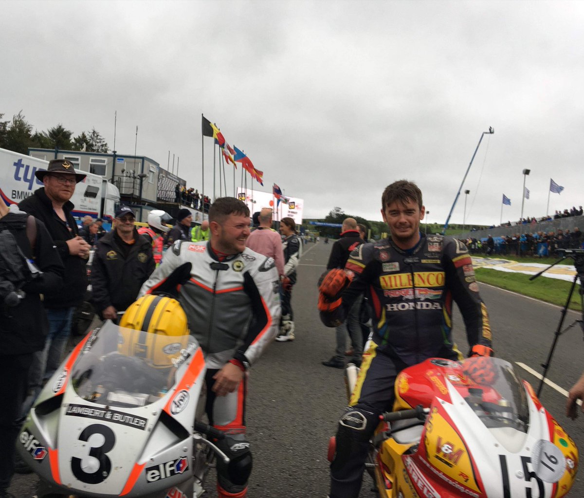 DunlopRoad's tweet photo. 2019 10th August~
N. Ireland Ulster Grand Prix,

The infamous 1999 UGP battle between Joey Dunlop and David Jeffries was re-enacted yesterday as both bikes were paraded by Joeys son Gary and Manx rider Conor Cummins around the Dundrod circuit.

Photos by~Dunlop Road Racing https://t.co/TuGB4QXprP