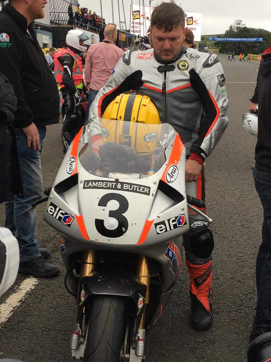 DunlopRoad's tweet photo. 2019 10th August~
N. Ireland Ulster Grand Prix,

The infamous 1999 UGP battle between Joey Dunlop and David Jeffries was re-enacted yesterday as both bikes were paraded by Joeys son Gary and Manx rider Conor Cummins around the Dundrod circuit.

Photos by~Dunlop Road Racing https://t.co/TuGB4QXprP