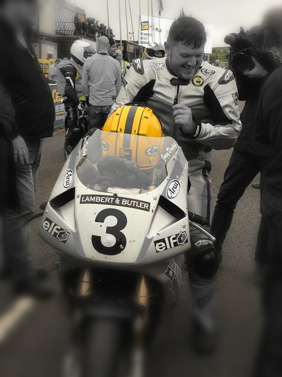 DunlopRoad's tweet photo. 2019 10th August~
N. Ireland Ulster Grand Prix,

The infamous 1999 UGP battle between Joey Dunlop and David Jeffries was re-enacted yesterday as both bikes were paraded by Joeys son Gary and Manx rider Conor Cummins around the Dundrod circuit.

Photos by~Dunlop Road Racing https://t.co/TuGB4QXprP