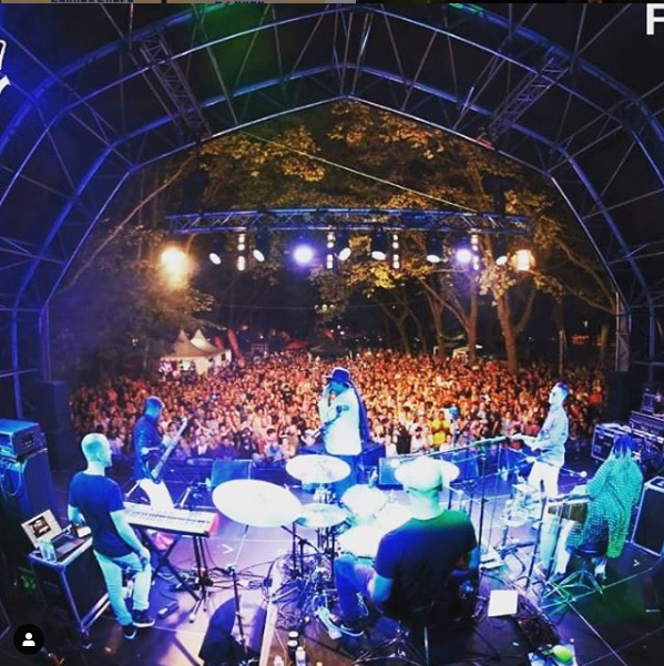 JCBrooksBand's tweet photo. The energy! Oh MY! AVILES, We β₯οΈ You!!! Big ups to @fran_cea_photography for catching some awesome moments and to #lagrapablackmusicfestival for having us, and especially to Dani and Marg for bringing us over and taking excellent care of us β₯οΈπ
#Aviles #Asturias #Spain #JCBrooks https://t.co/gasgGUO7Np