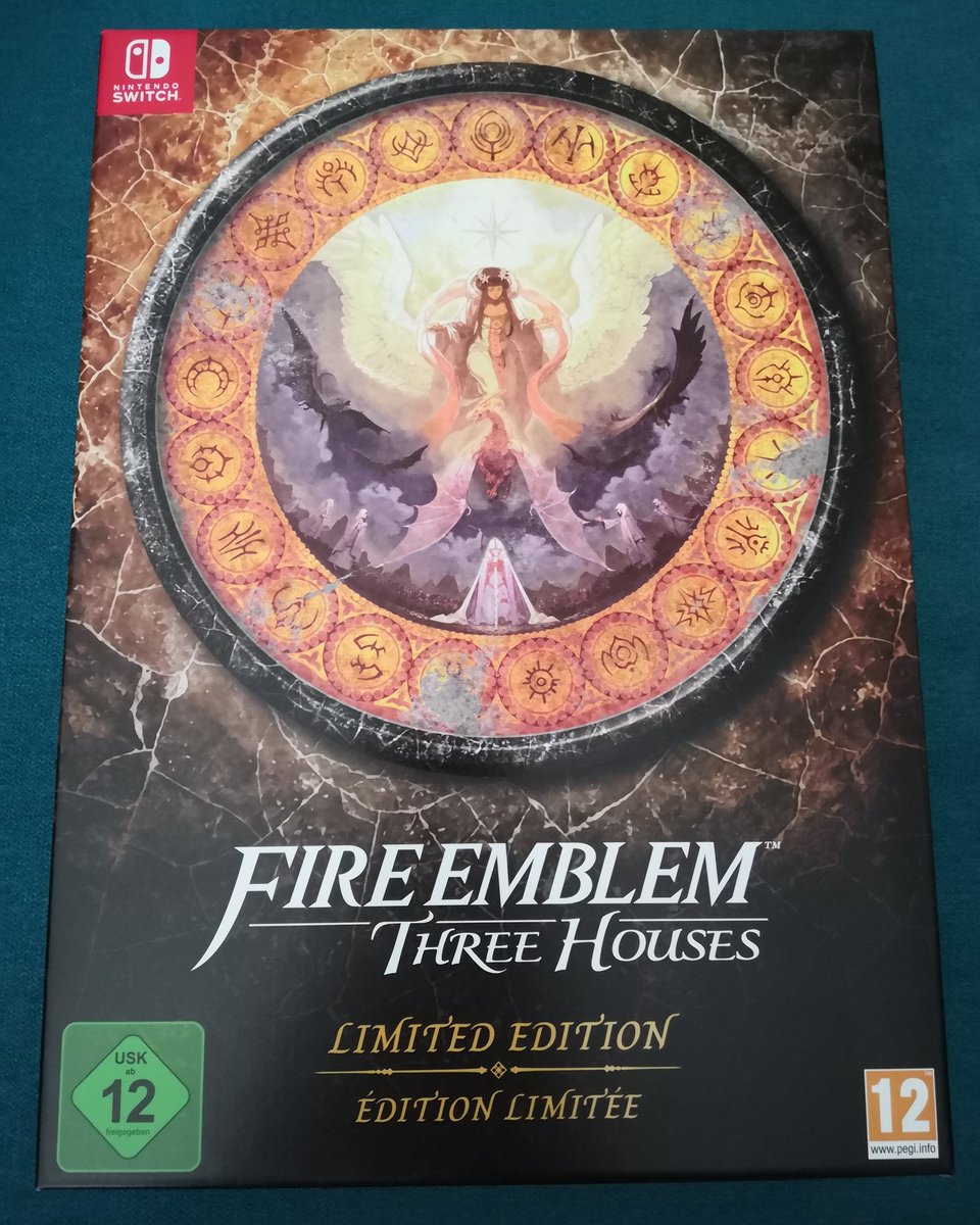 Geeky_Couple's tweet photo. Quelle belle édition de #FireEmblemThreeHouses 😍 on est trop contents et chanceux d'avoir pu obtenir un exemplaire. Le contenu vaut vraiment le coup ! https://t.co/bnZ94ihaWQ
