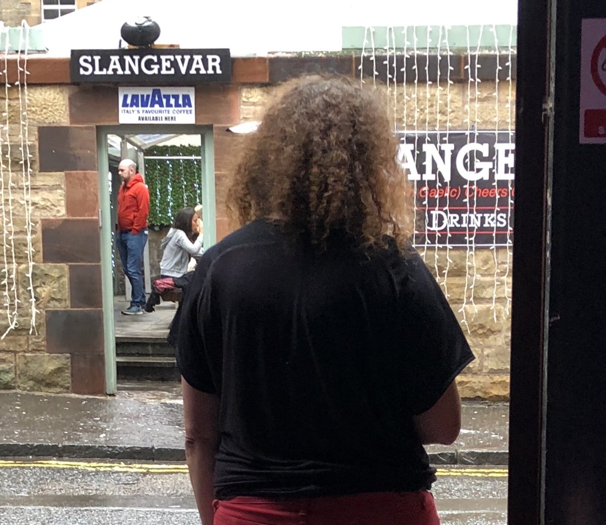 nikcoppin's tweet photo. He was also spotted outside the ‘Lock-Up’ and then at the back of the @EdinbraFringe show with @BottleJones today! He must’ve rushed straight up from Newcastle after the @Arsenal game! Clearly loves his #comedy. #Arsenal #ARSNEW #PremierLeague #EdFringe #Edinburgh #ComedyShow https://t.co/k2XDPn0pcP