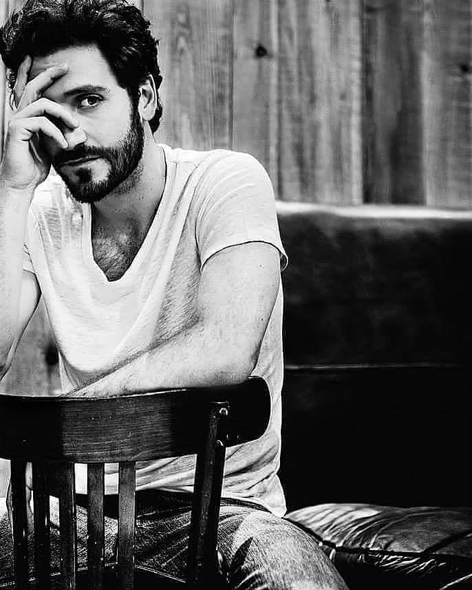 AlexGadeaOff_IT's tweet photo. Buonanotte! A domani 🌔
#AlexGadea #buenasnoches #actor #serie #television #teatro #photoshoot #vimagazine #throwback #blancoynegro #blackandwhite
.
.
📸 Antonio Rojo https://t.co/TLKDGFQZjJ