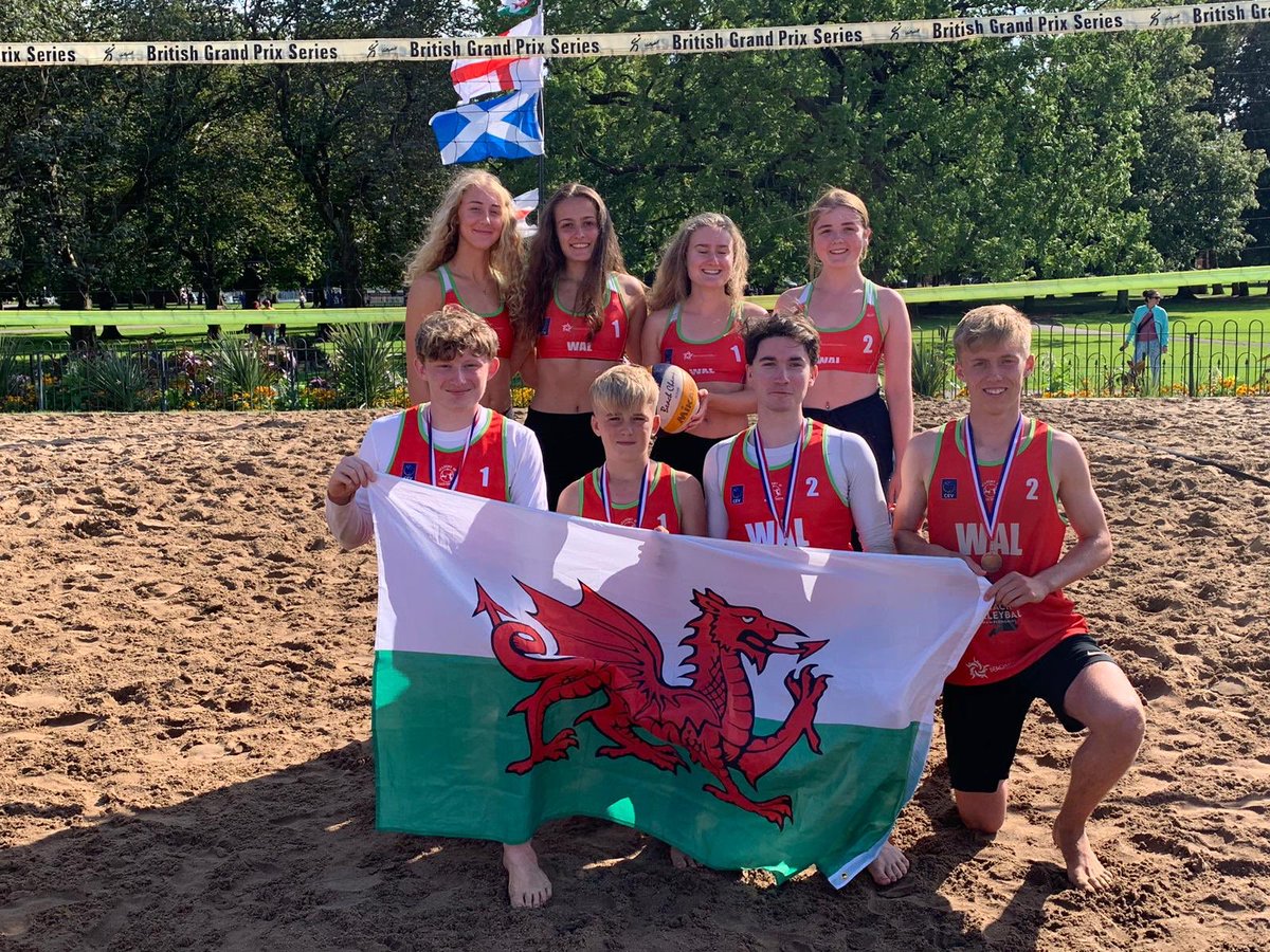 Congratulations to all the junior players who battled against the weather at the Home Nations over the past 3 days. The girls game 6th and the boys finished 3rd. Thanks to both Sandra and Conor for coaching during the lead up and during the competition @VballEngland #development