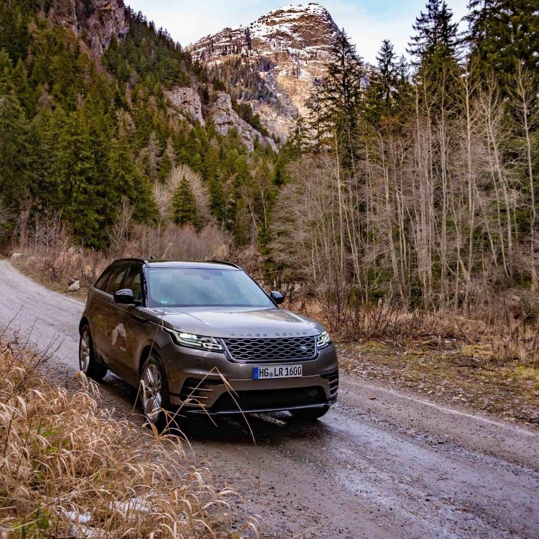 AmbrosiMotor's tweet photo. Con #RangeRover #Velar puoi andare sempre più lontano e più in alto.
#AmbrosiAuto #LandRover #LandRoverSeries #Adventure #LandRoverLove https://t.co/O4mOXt2MLF