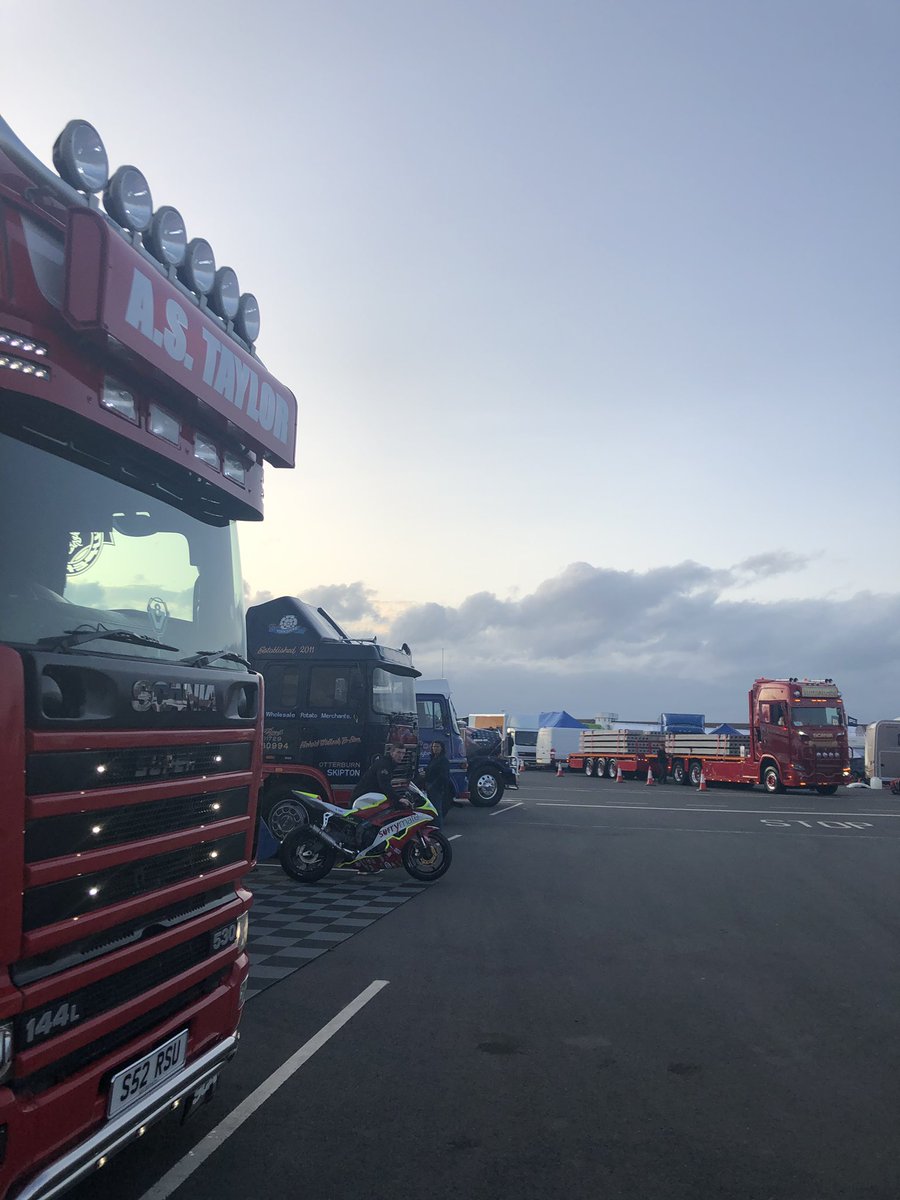 WigleyRacing's tweet photo. @DoningtonParkUK Red Lorry https://t.co/Re3GbL2YFN