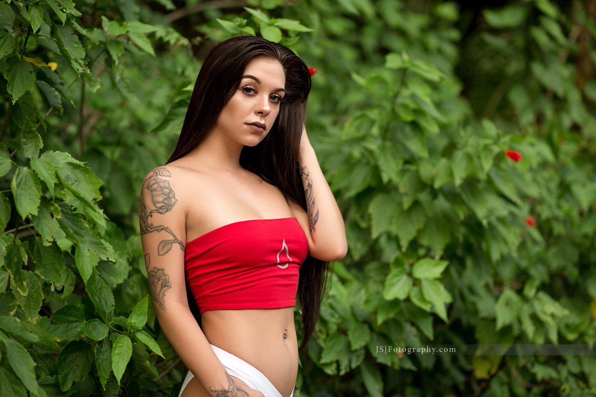 mirandaakxo's tweet photo. forgot to post these from my shoot in  Tampa 😸 https://t.co/nPUCC6wKkG