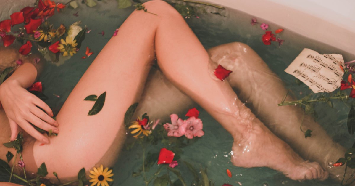 ConsciousLMag's tweet photo. These herbs (used centuries ago) to enhance women's pleasure and orgasm are making a big comeback in this CBD-based arousal oil from @ForiaWellness Learn more at https://t.co/5dCoGQtYrN https://t.co/Iat0JdjOnb