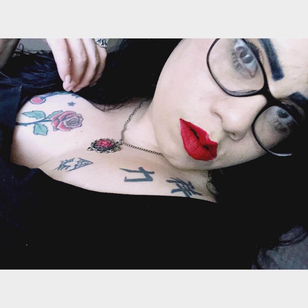 misssnowwhitexx's tweet photo. My new favorite lipstick shade. Lady balls by @TooFaced ❤️💋 #toofaced #toofacedmakeup #makeup #redlipstick💄 https://t.co/4ouUg3ZqNp