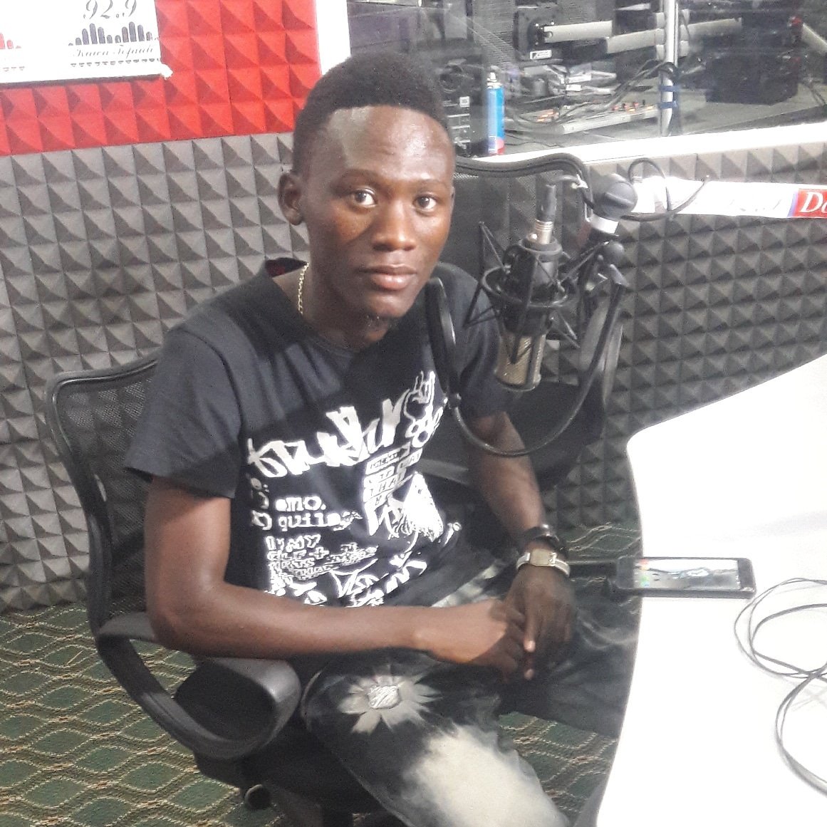 RaphaelLucas97's tweet photo. My dream is to work with @shaffihdauda1 under @ShadakaSports please naomba ujumbe huu ufike
@nikkwapili 
@MwanaFA 
@privaldinho https://t.co/1sNWU98oJV