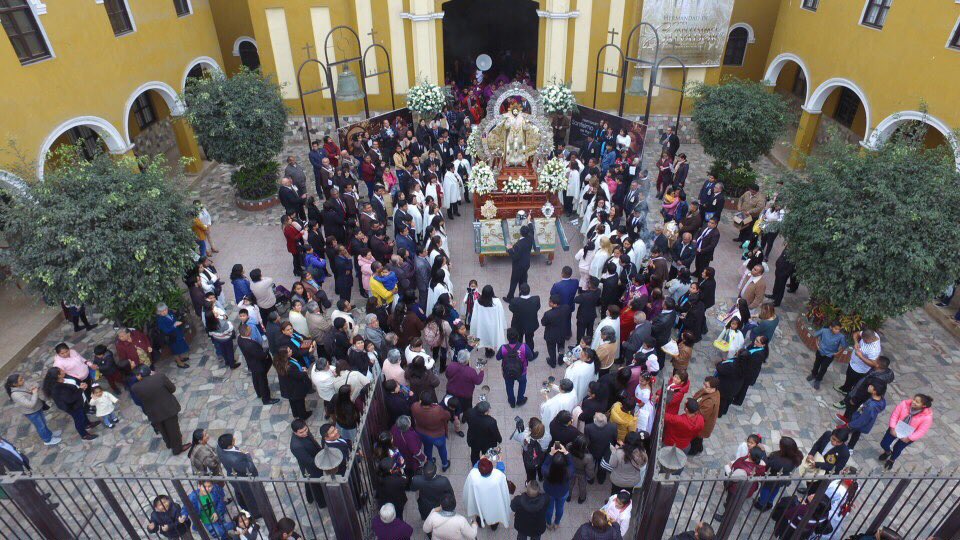 muni_pachacamac's tweet photo. En este momento, Él Santísimo Salvador de Pachacámac "Patrón. Protector Moral, Alcalde vitalicio del distrito" realiza el tradicional recorrido procesional bendiciendo las calles del distrito.
#SantísimoSalvador
#DevocionYFe 🙏🏻 https://t.co/TmjwQL4Nqn