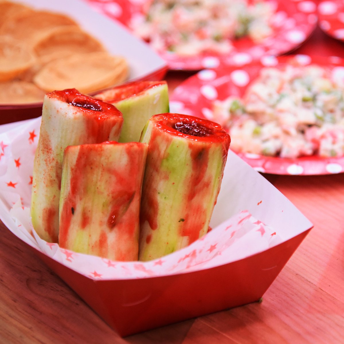 FrenteAlFuegoTV's tweet photo. Hot cakes, jicaletas, pepinos con chamoy, tacos dorados y un agua muy especial, es lo que prepararon #LasBárcenas en el último reto de eliminación, ¿lograrán llegar a la gran final de #FamiliasFrenteAlFuego? https://t.co/bgUymXHfLL https://t.co/rHrkTWaxYE