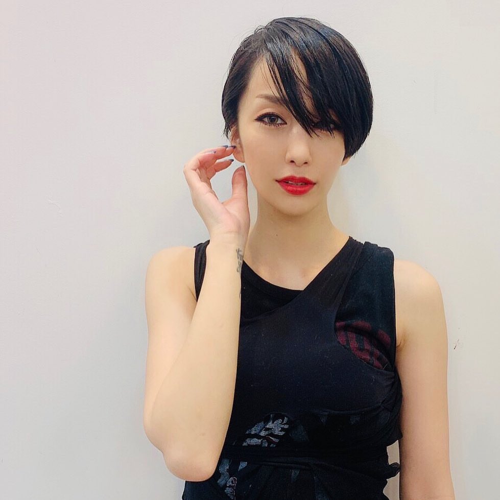 miracle1star's tweet photo. 美嘉ちゃん綺麗やな〜😍
だけど、神戸の時に比べてほっそりなってるような…
毎日暑いからね
体調気をつけてね！

#中島美嘉
#夏バテしないでね
#美嘉ちゃん綺麗 https://t.co/9tdFFQNj2D