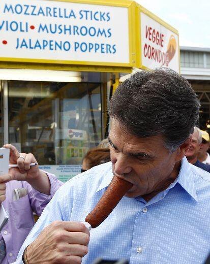 kturet's tweet photo. Look who's at the #IowaStateFair! Oh, yeah. Rick Perry has definitely done this before. @GovernorPerry @SecretaryPerry #RickPerry2020 #LGBTQ https://t.co/CTE281ByLz
