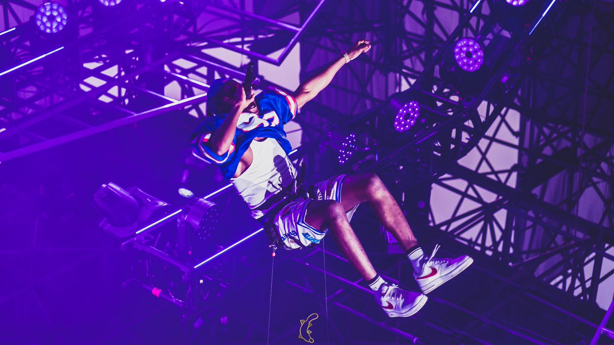 socalledwillies's tweet photo. If the #BeastCoast #EscapeFromNewYorkTour is coming to your city...Cop tickets!๐ฅ๐ฅ๐ฅ๐ฅ @joeyBADASS by #thesocalledwillies
- @FarmBureauLawn
-
#tscw #concertphotography #indianapolis #hiphop #noisey #joeybadass #brickmagazine #hiphopphotography https://t.co/iuirNa1gTQ