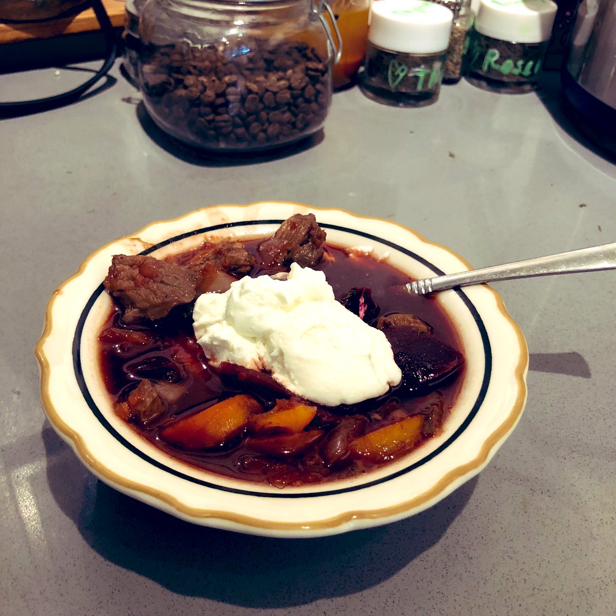 MutantCassidy's tweet photo. It was a pretty weird last couple days for me, but ending on a good note having finally built my shelf, got my closet organized and making Borsht in my Instant Pot 😎 #organizedAsFuck #instantPotLyfe https://t.co/94Y1xVmFJM