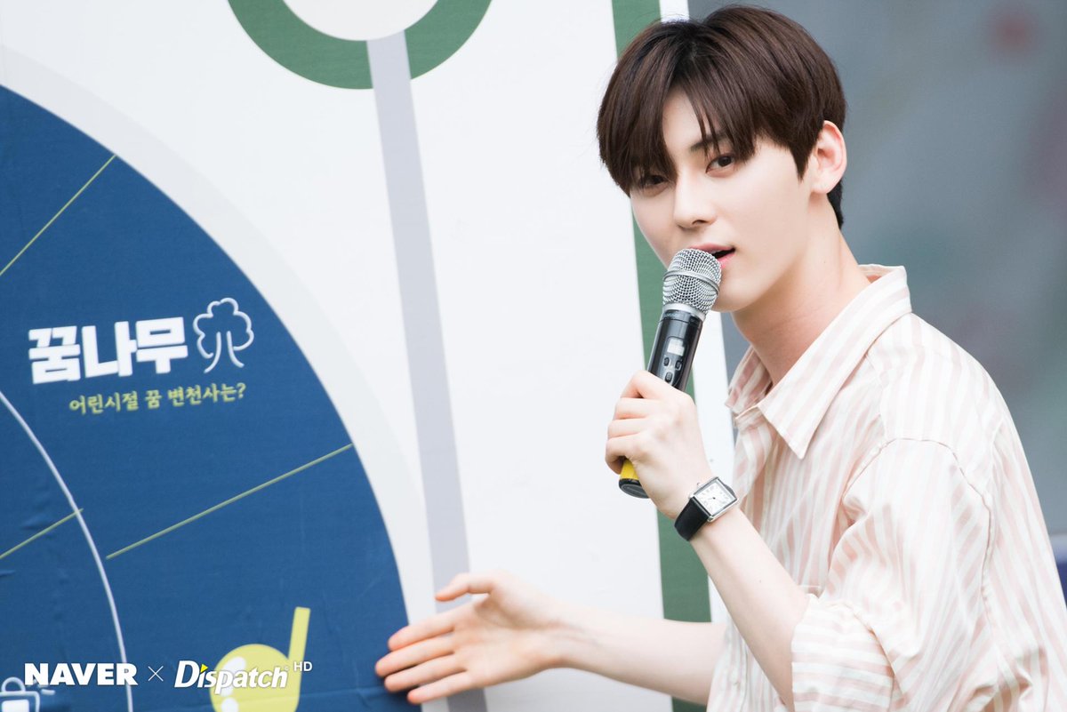 Vliveofficial's tweet photo. [HD 포토] 병은 의사에게 약은 약사에게🏥💊 선생님 그럼 제 월요병은요...⁉️ 그건 황민현 HD 포토에게😍💊 월요병 치유하고 심장병 얻어도 저는 몰라욧🤣💦 미녀니 사진 보면 시도때도 없이 뛰는 심장☺️💓💕

▶https://t.co/JdR9qLyhLr

#뉴이스트 #황민현 #NUEST #VTODAY #디스패치 #HD포토 https://t.co/17FeHyIYZ5