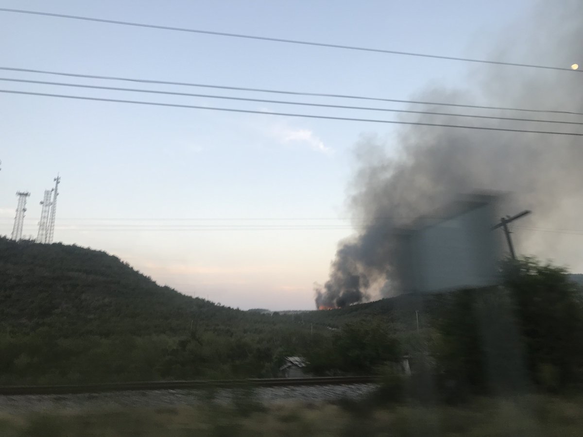 Assenet1's tweet photo. @PC_NuevoLeon incendo en afueras de mmorelos cerca del hospital en construcción!!! https://t.co/gJtRDm4Dyj