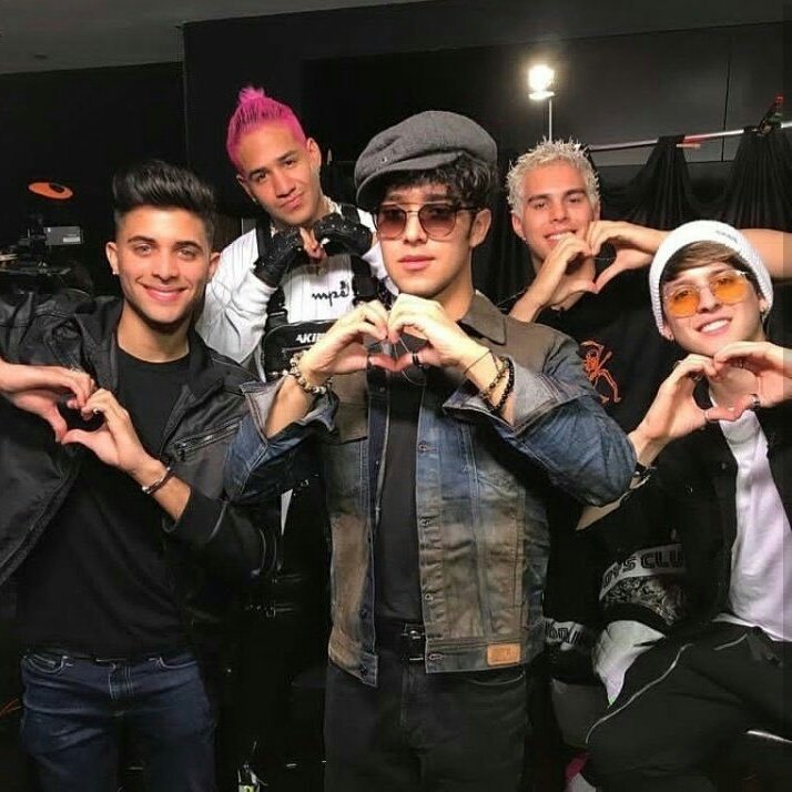 KarlaCncowner9's tweet photo. #TeenChoiceWarner #CNCOTeenChoice 
#CNCOwners  por ellos somos un fondom fuerte si podemoss 😍😍😍😎😍😍😎 https://t.co/umiBAh9R2d