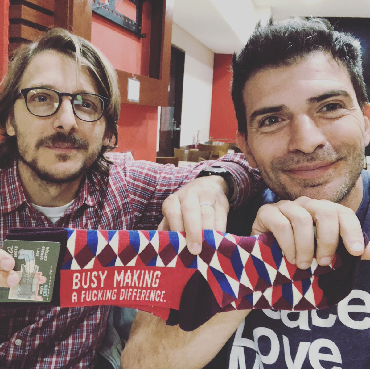 luisgrieco's tweet photo. Por suerte la distancia sigue siendo una hermosa excusas para vernos en #estaciondevida y tomarnos una birra después . @lucasmzv 🤗 https://t.co/Ji0BZStcH6