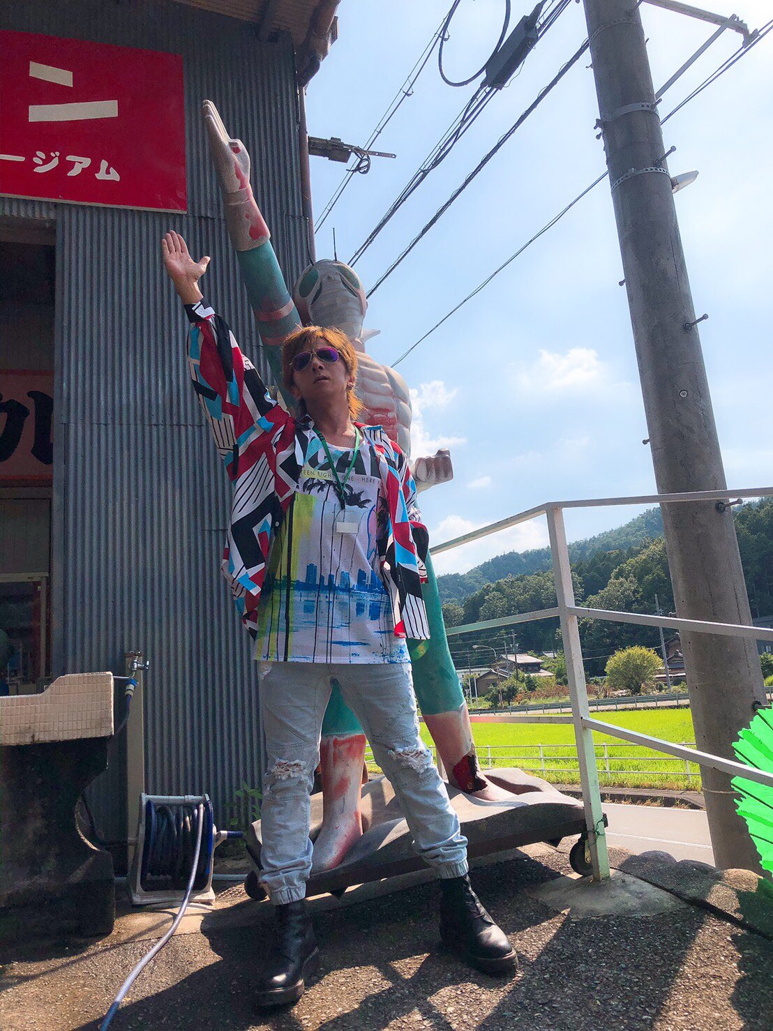Mitsuru Matsuoka 本日 わたくし松岡充 38歳の誕生日を迎えました 詐称 今後は 釣り とゴルフと車の研究だけに専念する人生を歩みたいと思っています 松岡充38歳 釣り ゴルフ 世のヲタ 今夜は誕生日スペシャル生放送 8 12 月 19 00 松岡充