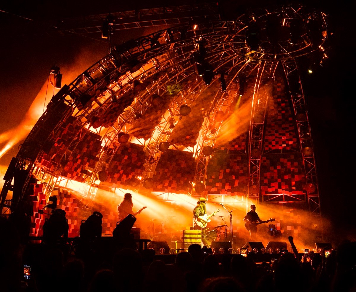 MattCelentano's tweet photo. Fire Away — @ChrisStapleton at @MerriweatherPP. #notphish https://t.co/6Cz0ONJIUJ