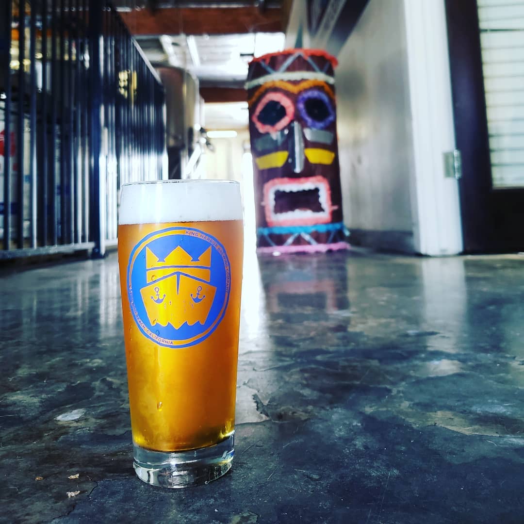 hbsummerseries's tweet photo. Our Brewery Spotlight is on Redondo Beach natives, @KingHarborBrew who have just placed their Tiki Hut IPA back on tap!! 🗿For more info on all of our partnered breweries, and to purchase your beer tasting tickets, visit https://t.co/IfiMwLZcz2. 🍻 https://t.co/QIOljOIK2R