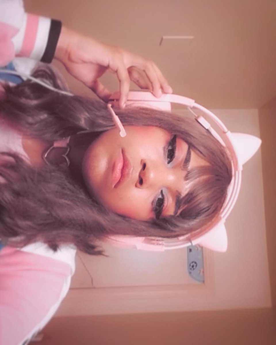 kuppo_tea's tweet photo. Who's you're favorite gamer girl? #gamergirl #cosplay #dvacosplay #dva #dvaoverwatch #ciute #blizzardgames #blizzardgaming #egirl #cosplayerofcolor #pink #asethetic #nerfthis #queer https://t.co/eVsDfr7g5K