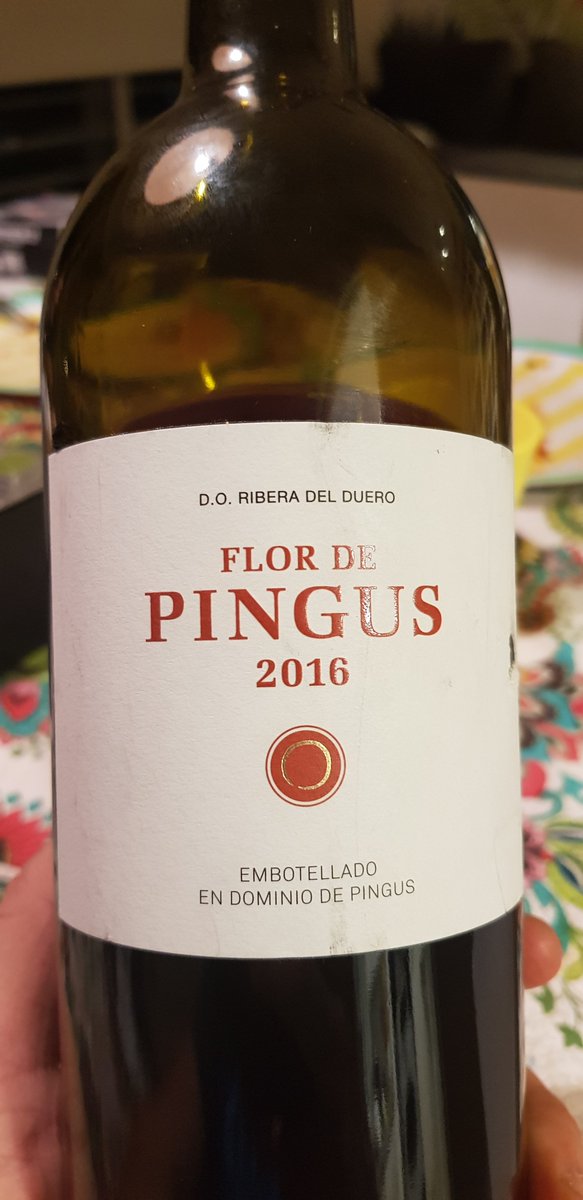 Mientras vemos los primeros resultados de la elección abrimos un vinito.