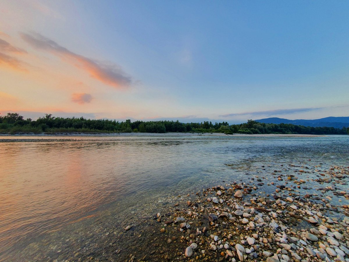 saskica22's tweet photo. #hiddengem #sunset #clouds over the point where two rivers meet #River #Ljubljanica and #Sava #Podgrad #Ljubljana #Slovenija #Slovenia #StormHour https://t.co/emRjPemQYe