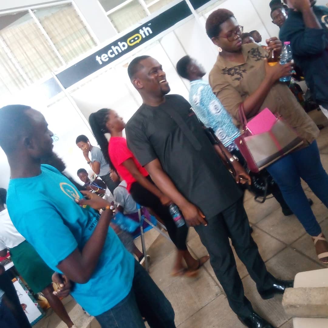 markyawaddo's tweet photo. When you suddenly fall in love with a personality, the best thing to do is make your first time meeting memorable. I make it through intelligent jokes😅 . With Emmanuel Broni-Bediako Esq
#TechBooth
#SAGEGhana🇬🇭🏆
National High School Entrepreneurship Competition19
#ALLisWell https://t.co/akTY4uksJo
