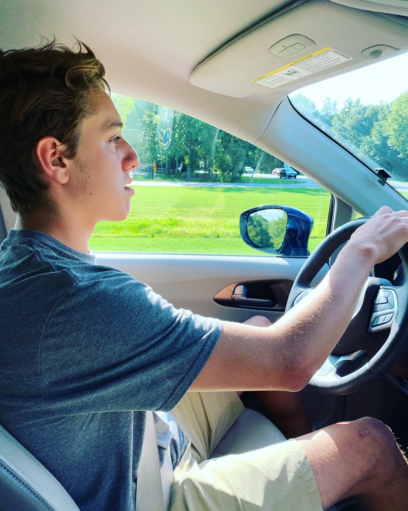 beachmom519's tweet image. Another Snelly hits the road!! #studentdriver @ASnelsire