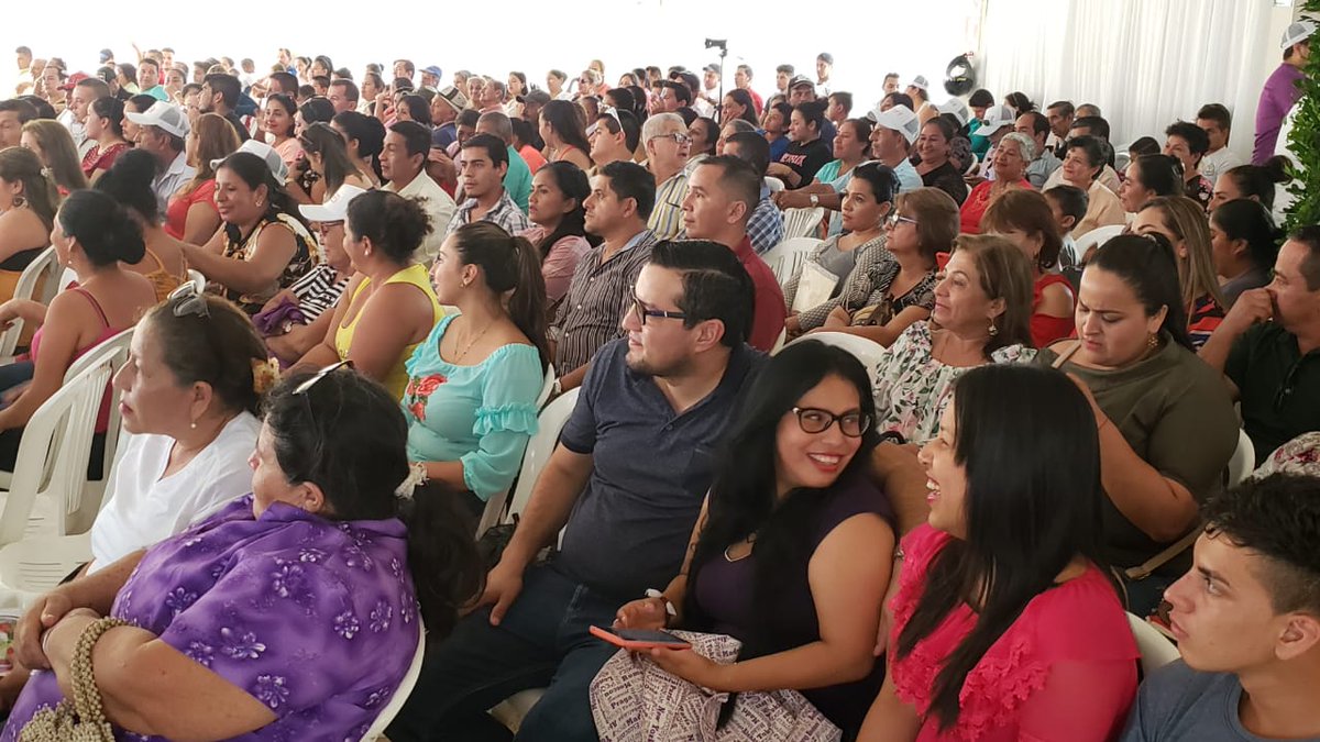 MejorManabi's tweet photo. #MEJORChone I Casa llena en la tierra de los Naranjos en Flor. Todos listos para ser parte del lanzamiento de la campaña #SoyMEJOR y la escuela de liderazgo #MEJORFuturo. Si no están en la bella Manabí, pueden seguir el evento a través de:https://t.co/Q6fZtOiwov https://t.co/TMixMDkOrY