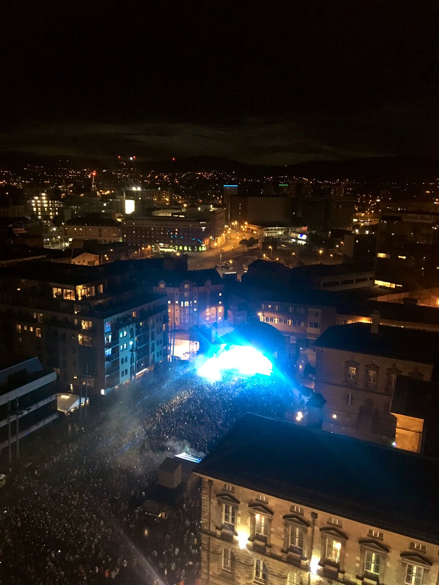 Mark_Hylands's tweet photo. @GerryCinnamon at @CHSqBelfast in #Belfast #soldout #adventuresintheboat https://t.co/GQ8PxOtJ0o