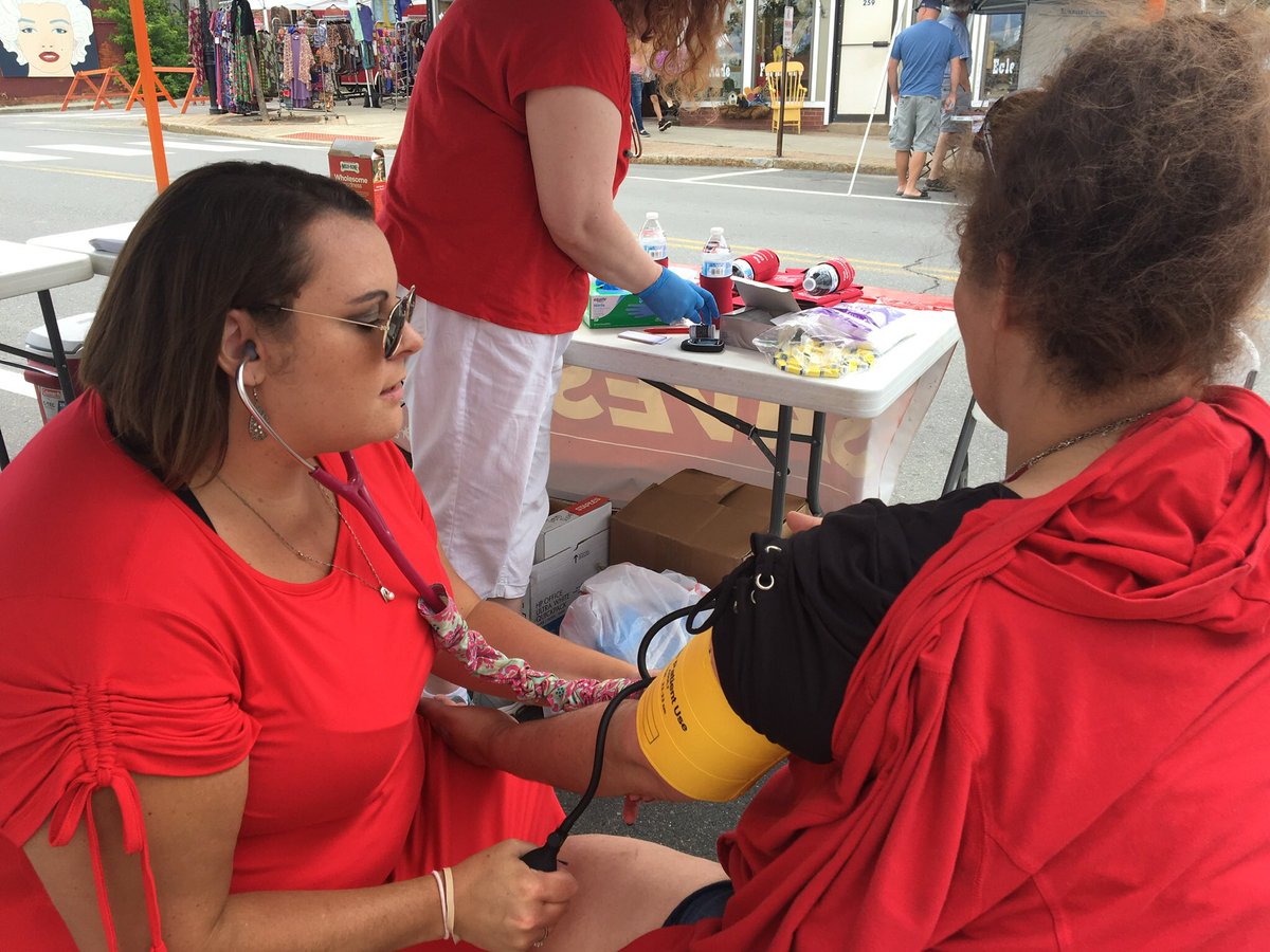 MeNursesUnion's tweet image. Nurses offering health screenings and building support for a fair contract with #CalaisRegionalHospital at the annual #InternationalFestival