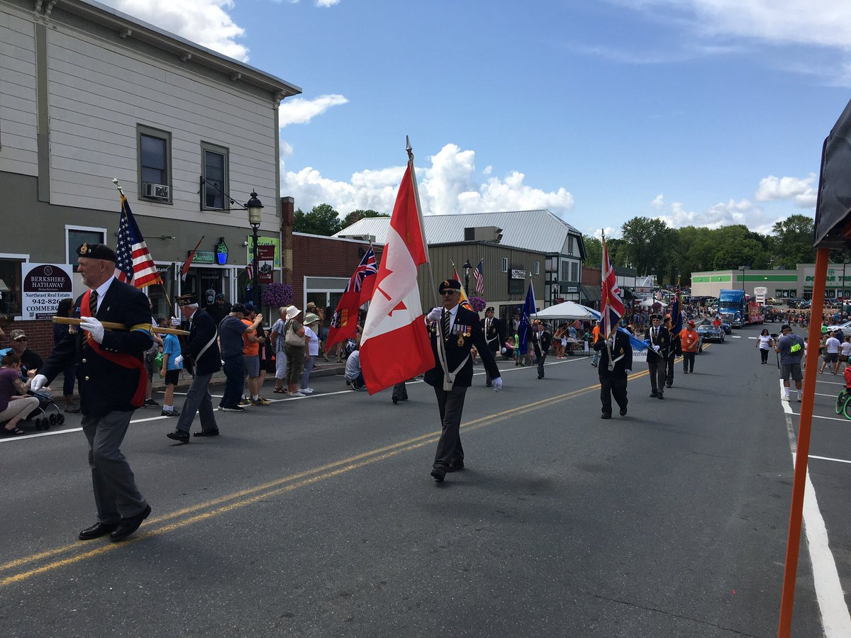 MeNursesUnion's tweet image. Nurses offering health screenings and building support for a fair contract with #CalaisRegionalHospital at the annual #InternationalFestival