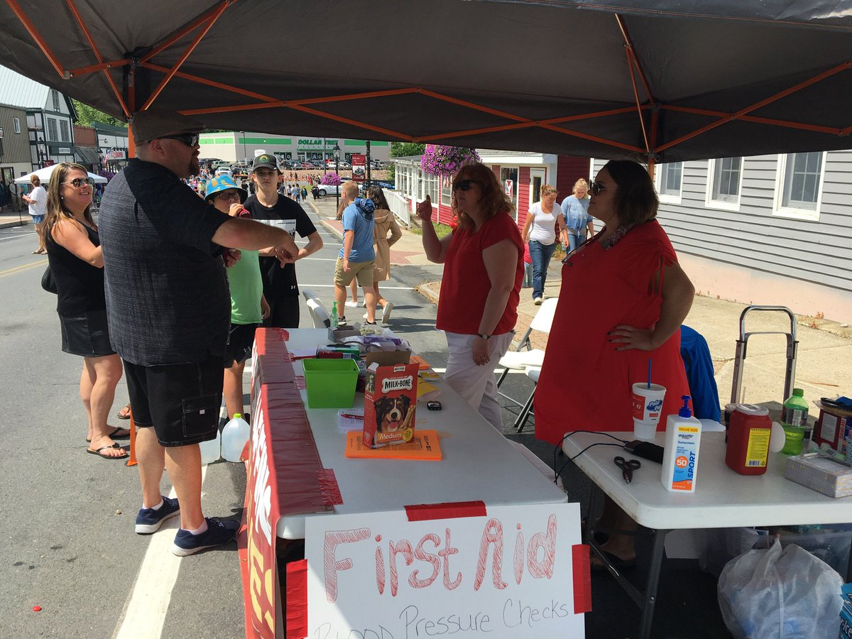 MeNursesUnion's tweet image. Nurses offering health screenings and building support for a fair contract with #CalaisRegionalHospital at the annual #InternationalFestival