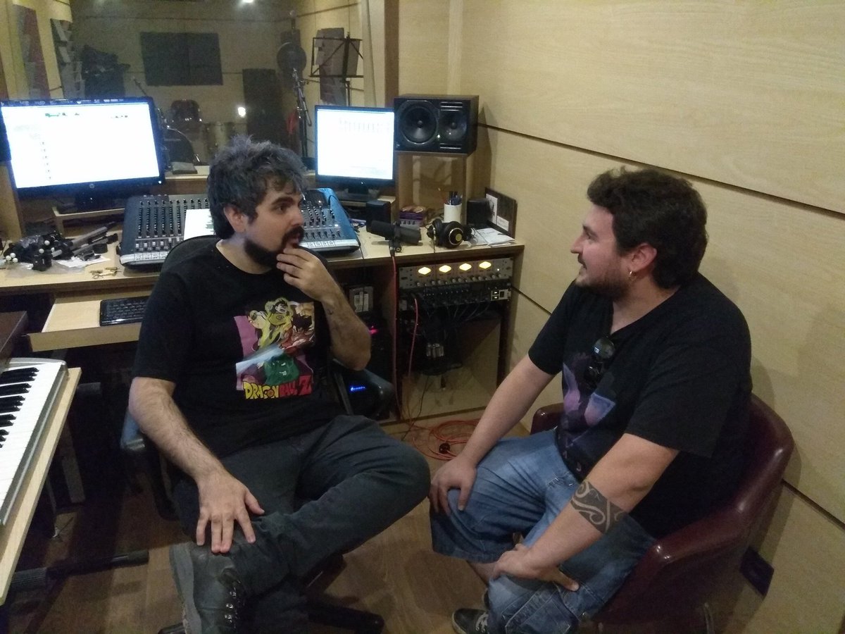 El pasado sábado comencé la grabación del segundo de los dos nuevos temas.

Tuve la suerte de contar con la presencia de Alejandro García, amigo y cantante de <a href="/EnTrauma/">En Trauma</a>  (grupo del que formo parte).

El resultado me parece simplemente genial.
¡Pronto podré publicar dos canciones!