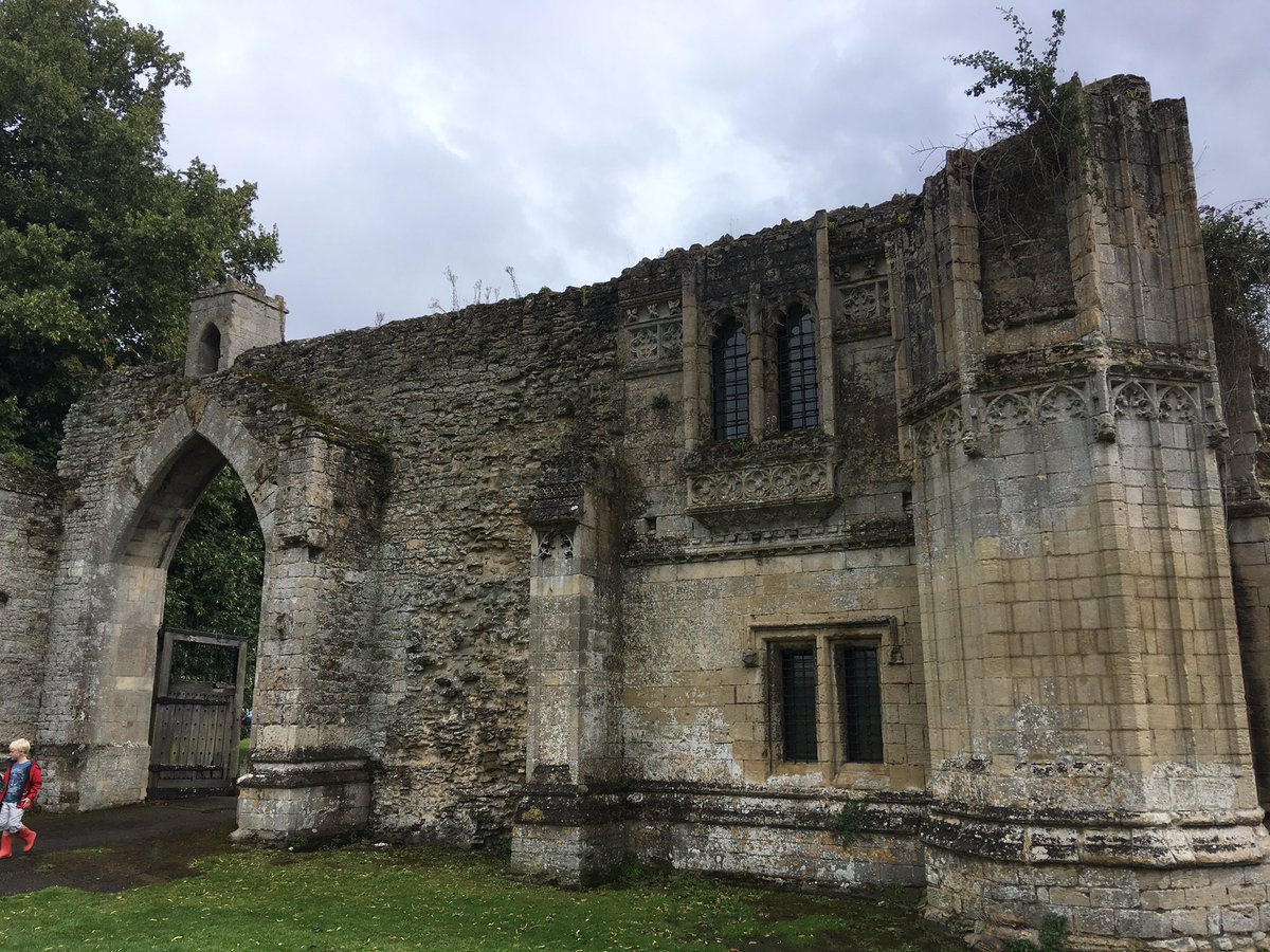 fluitans's tweet photo. A bit of a full circle day...walked through this gatehouse everyday on the way to school now proud to snap @nationaltrust #OmegaSign. Sad to see main Abbey (not NT) building no longer used and in such poor state of repair. @matthyde @RealMattDuke https://t.co/ooAJj7FN5G
