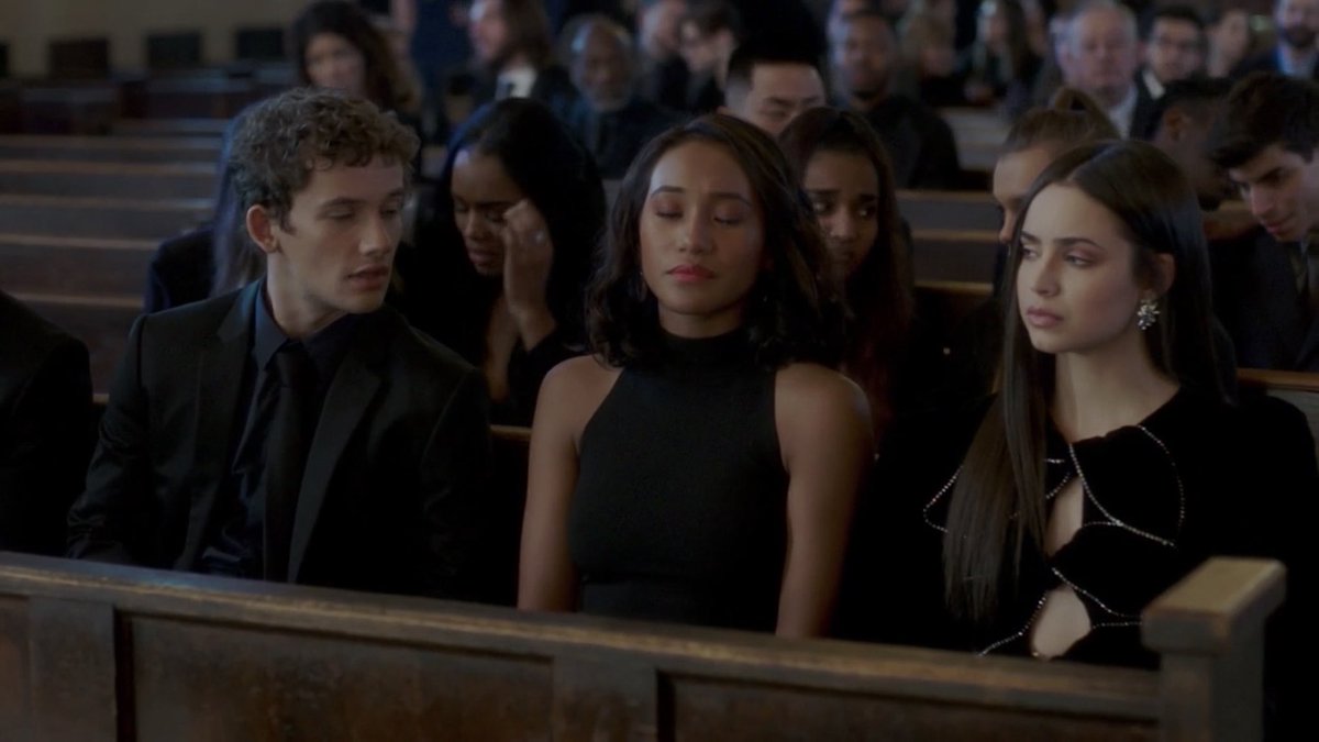kaleseyaA's tweet photo. Tb to Nolan’s funeral #plltheperfectionist #PLL https://t.co/fs2RmySKfO