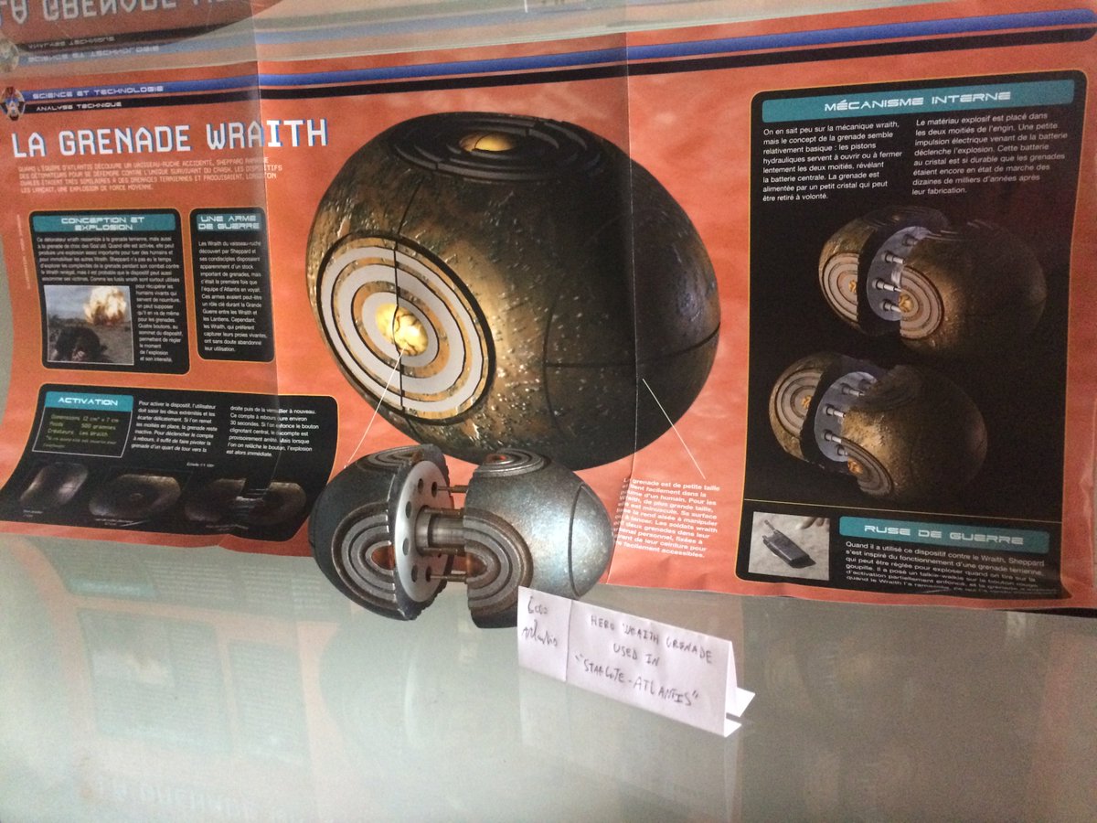 fox_draxter's tweet photo. La grenade Wraith version Hero avec sa représentation dans le fascicule ! 
-----------------------------------------
The Hero version screen used of the Wraith grenade with his translate description in a french magazine ! 

#stargate #atlantis #grenade #hero #wraith #magazine https://t.co/kfW3aImlNs
