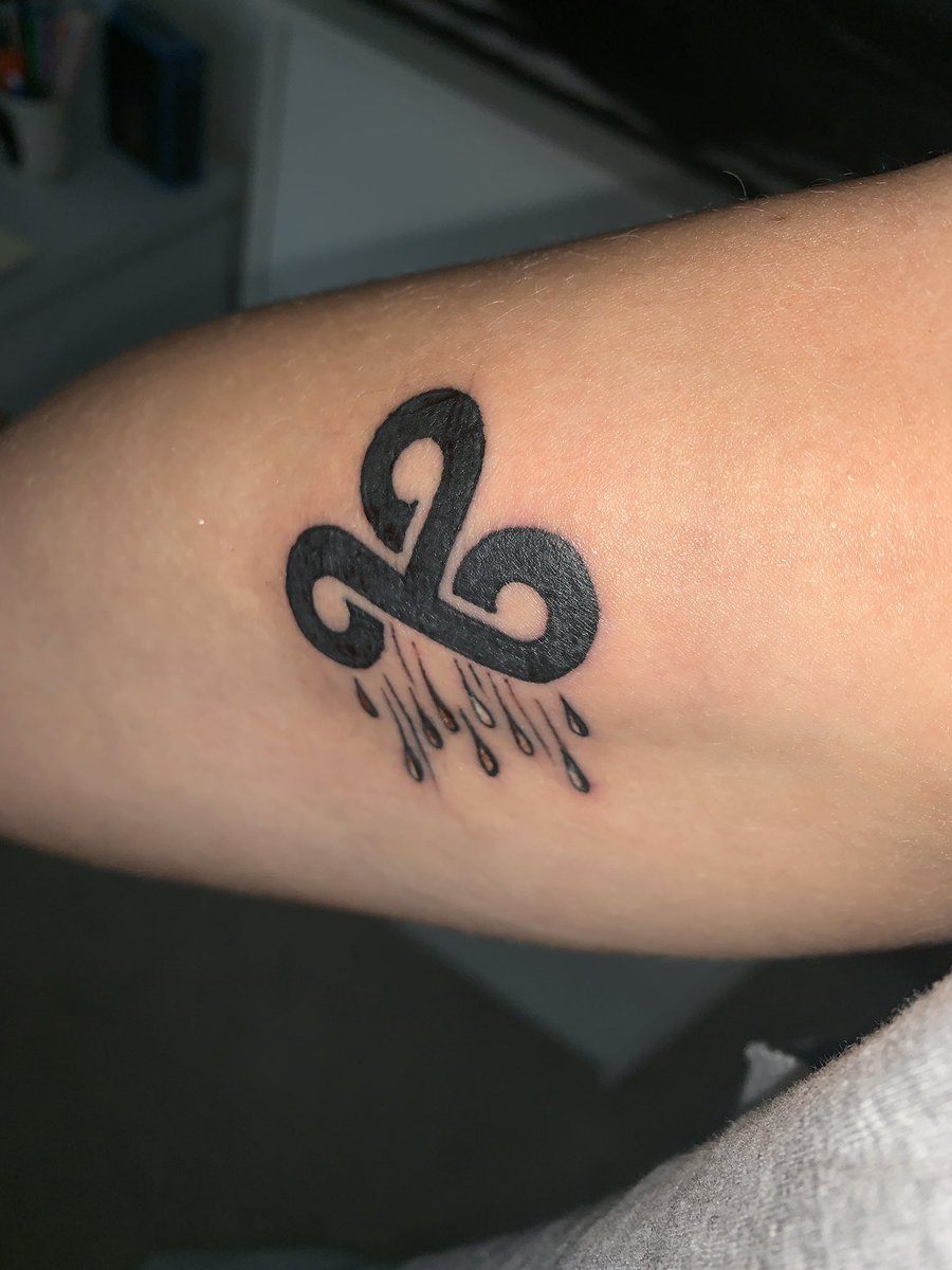 Denvxr's tweet photo. I could only wear my sweatshirt a few times a week before it was considered gross, so I got something permanent. @Cloud9 @SquishyMuffinz https://t.co/qj6hGpqwiU