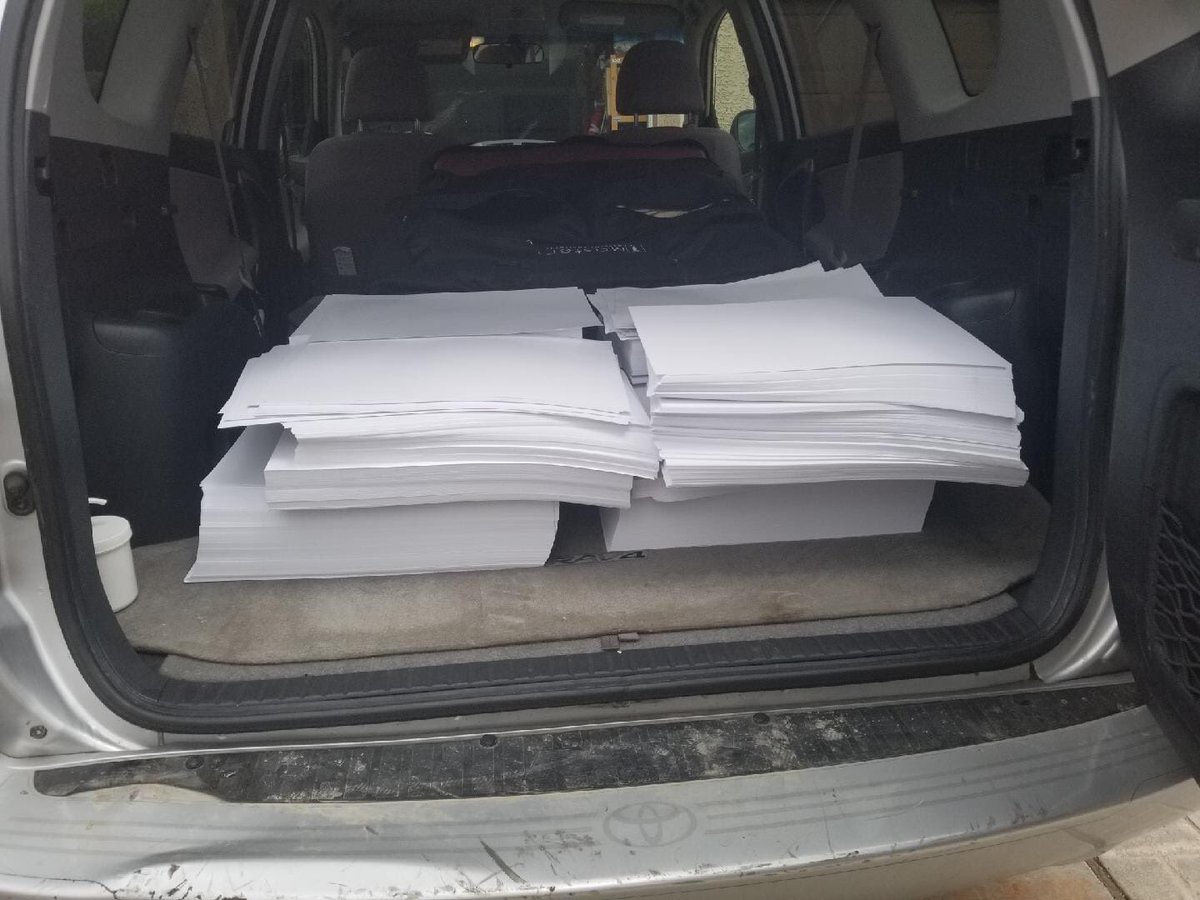 CarrieBuckforNV's tweet photo. LV Teachers free paper? First come, first serve. Over 7 pallets or 50,000 sheets of 10pt 12x18 paper. Great for project paper, drawing sheets, posters, etc. 10pt paper like this is about the same as a light weight greeting card in terms of thickness. Text 702-592-9740. https://t.co/6761AF80Fr