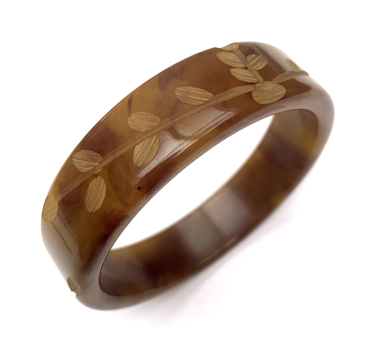 serendipitytrea's tweet photo. Excited to share the latest addition to my #etsy shop: Brown Carved Bakelite Bangle marbled cream brown vintage plastic etched floral bracelet https://t.co/RVOJuKku6t #jewelry #bracelet #brown #plastic #vintage #bakelitebangle #bakelitebracelet #chunkybangle #jewelryje https://t.co/DC4K5Qo9YH