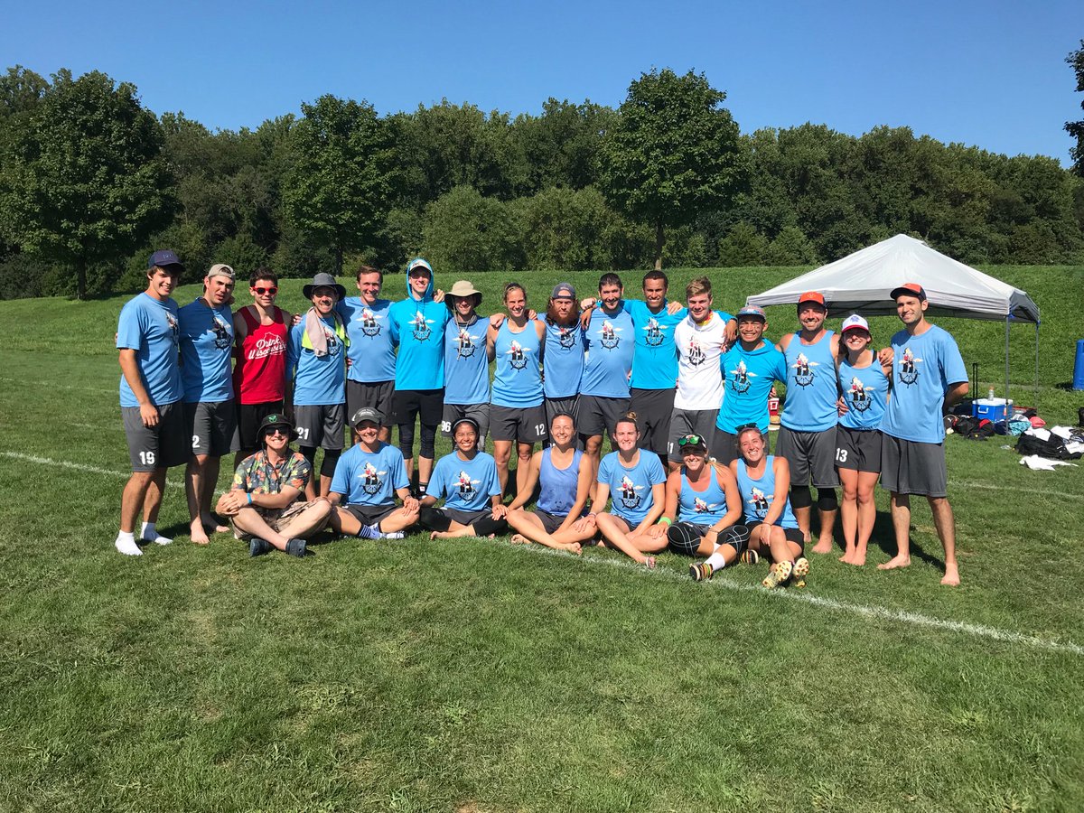 FleetUltimate's tweet photo. Great weekend Fleet!! 4-3 overall at Chesapeake!!! and we #tuggedtheboat #fleetfleetfleet https://t.co/RouFAXz422