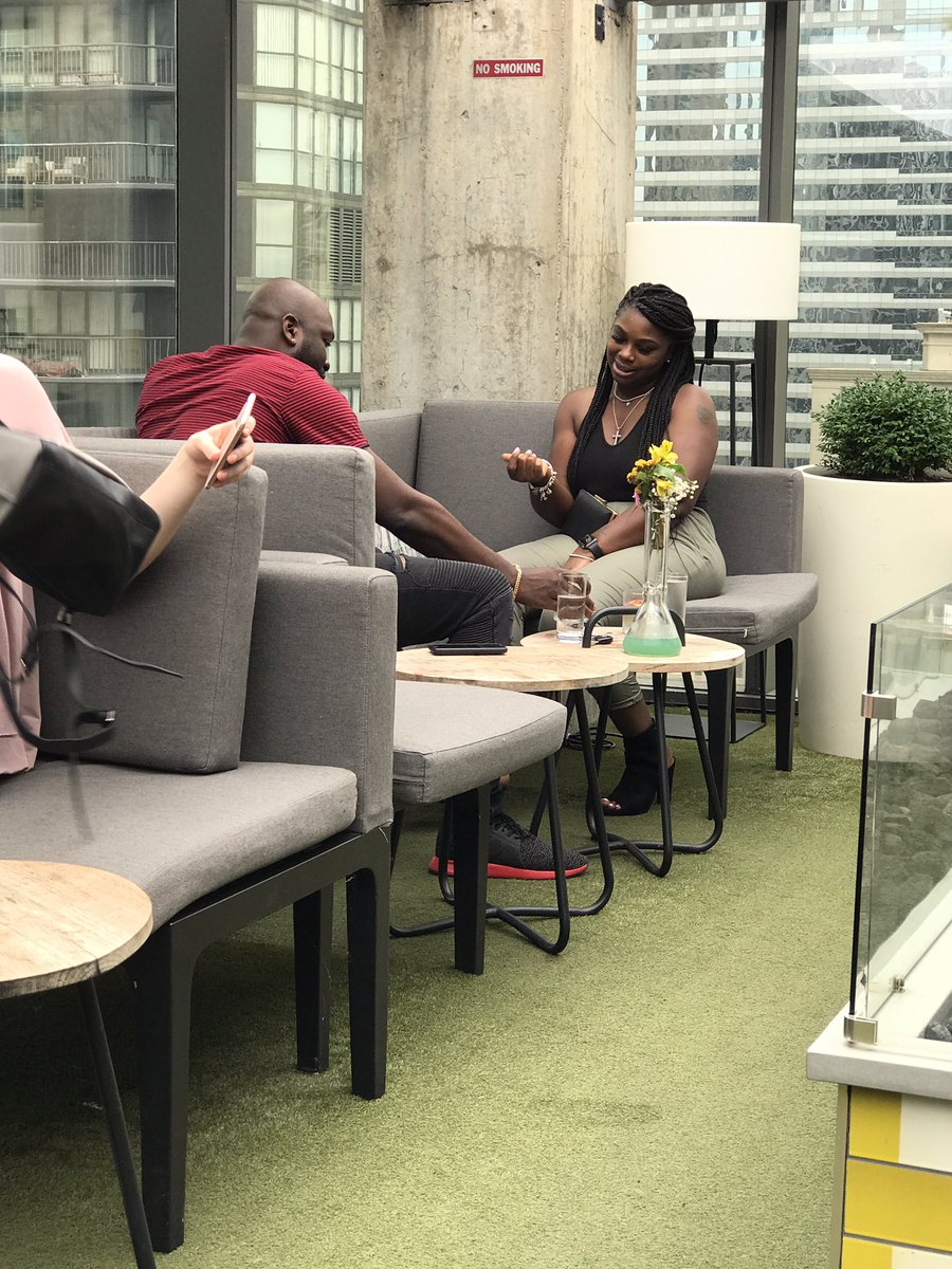 denadoo1's tweet photo. A couple I observed on a first date https://t.co/3ZvHf18f5g