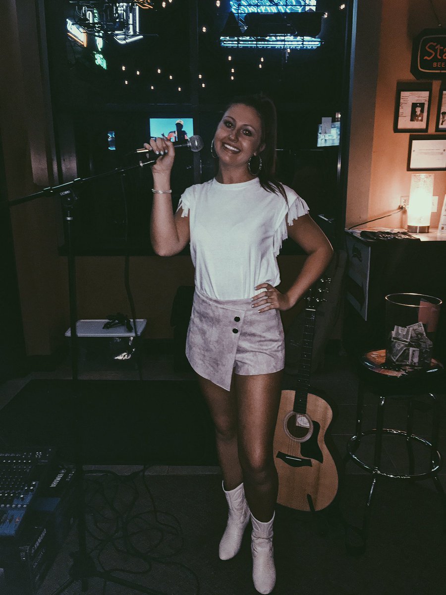 MollyLovette's tweet photo. Thank you @bemosgrill for such a great night! Such a fun crowd last night, thank you to everyone for coming 💕
I’ll be back this Friday at Bemos! See y’all again then?? 😜
#music #livemusic #country #countrymusic #stl #bemos https://t.co/64RNLjPEoc