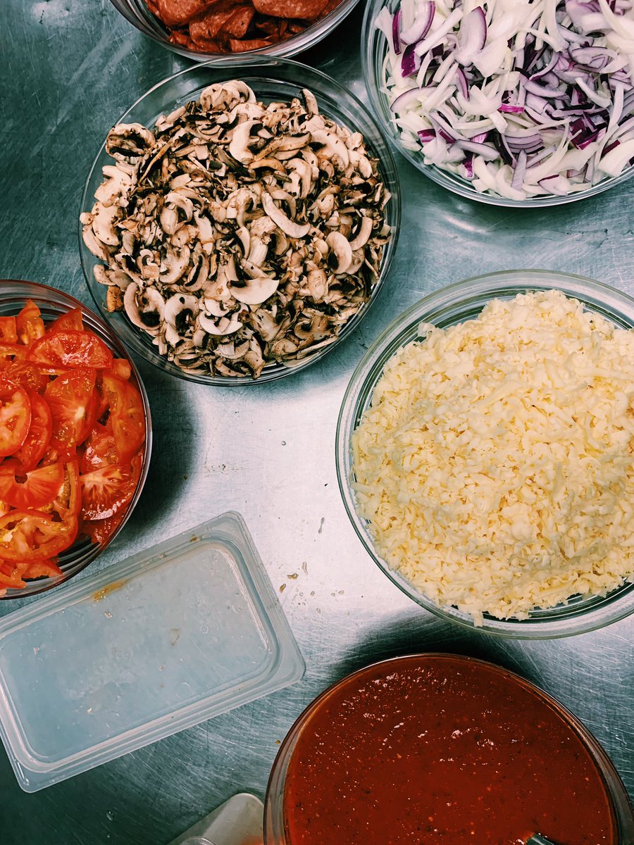 italianpavilion's tweet photo. 🇮🇹🍕🍝🍰✨
What’s better than Italian food? Fresh Italian food made for you right here at the #ItalianPavilion2019!

What’s the dish that you’re DYING to try during this year’s @Folklorama?

#folklorama #italy #italian #winnipeg #WPG #manitoba #italianfood #italianmusic #dancing https://t.co/ipKA2oTHXo