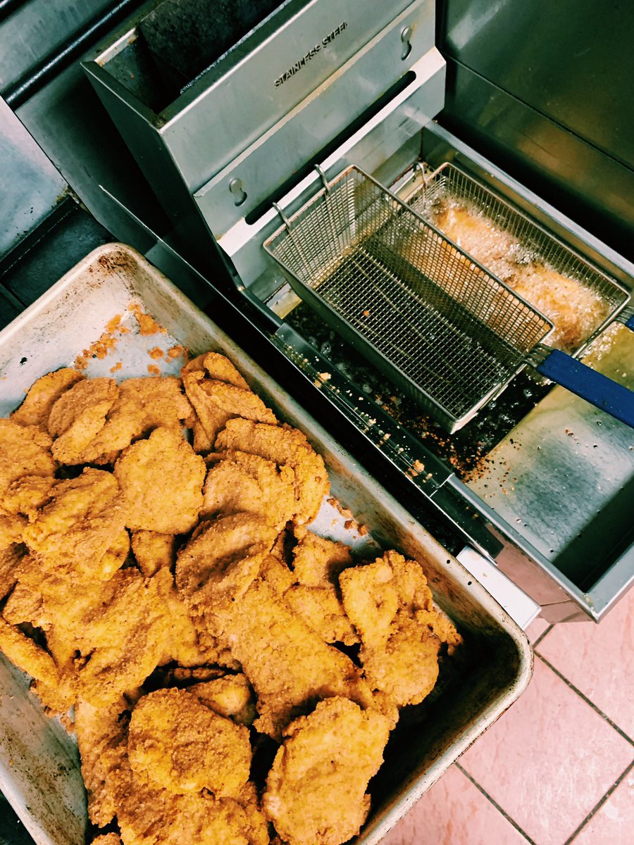 italianpavilion's tweet photo. 🇮🇹🍕🍝🍰✨
What’s better than Italian food? Fresh Italian food made for you right here at the #ItalianPavilion2019!

What’s the dish that you’re DYING to try during this year’s @Folklorama?

#folklorama #italy #italian #winnipeg #WPG #manitoba #italianfood #italianmusic #dancing https://t.co/ipKA2oTHXo