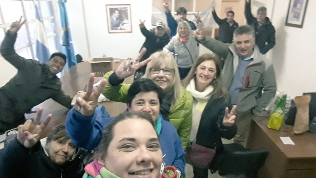 elchinguen's tweet photo. Eh guachos!! 
En que convirtieron al PJ? 
12 personas? Conté mal @Marina_Tossi @DipEstelaH y los otros 10...
Ni Caucaman destilando vino les quedo?
Dejen la llave arriba de la mesa y que vengan otros Guachos! https://t.co/LaYKKEmcGK